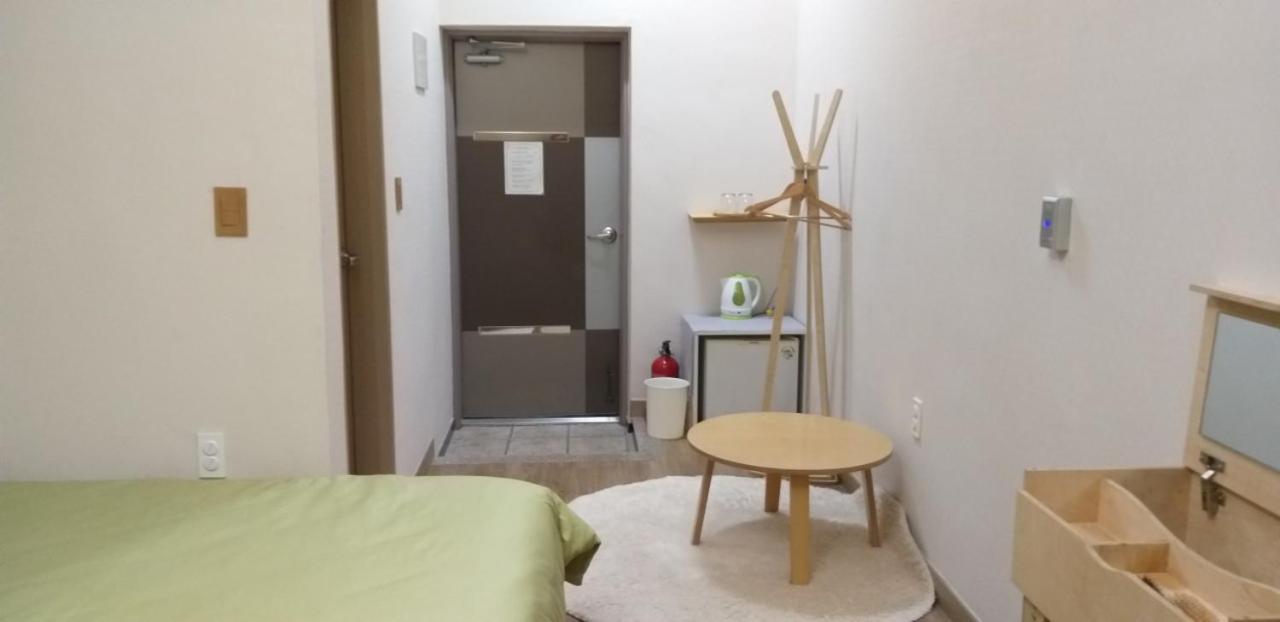 Moon Forest Guesthouse Чеджу Екстериор снимка