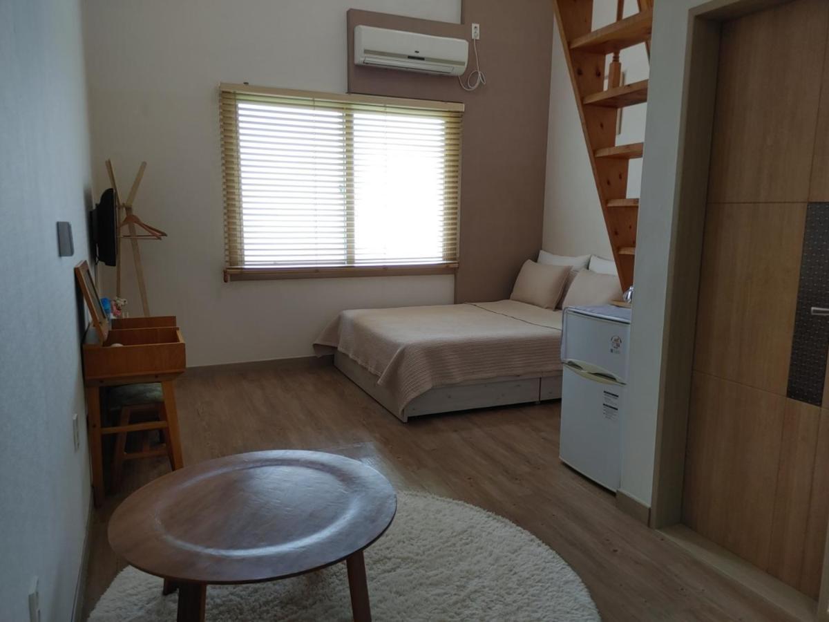 Moon Forest Guesthouse Чеджу Екстериор снимка