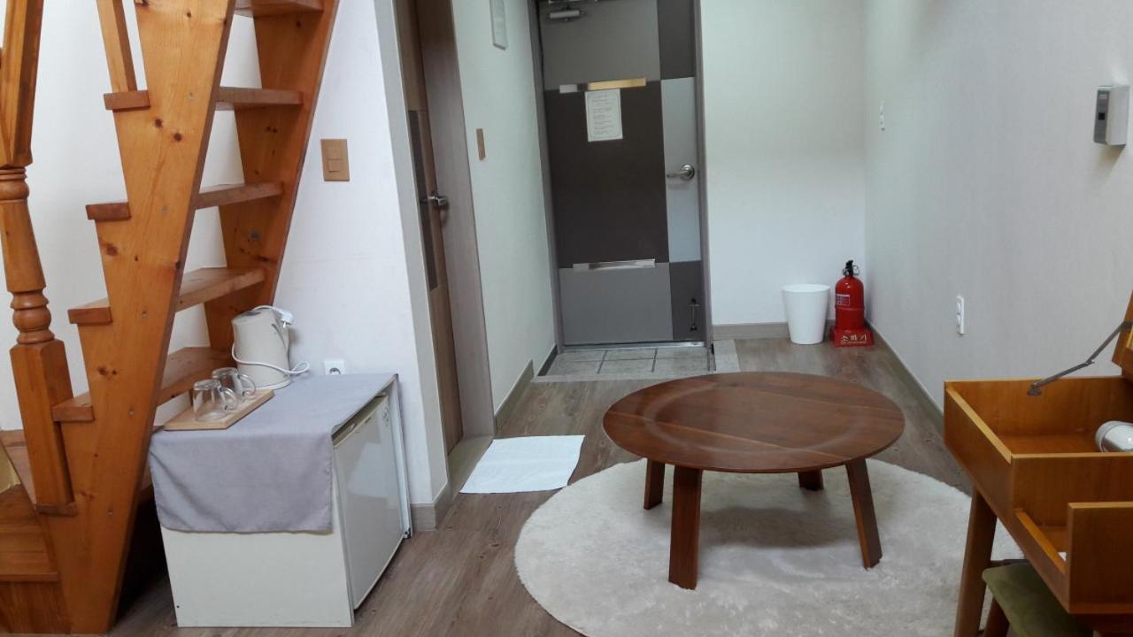 Moon Forest Guesthouse Чеджу Екстериор снимка